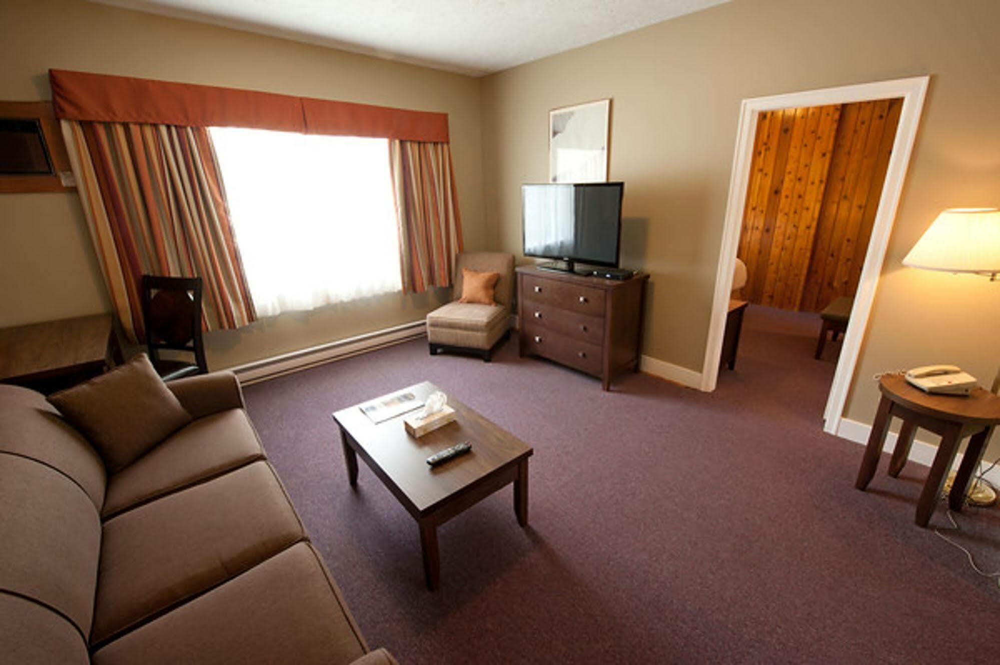 Alpine Inn & Suites Nelson Ngoại thất bức ảnh